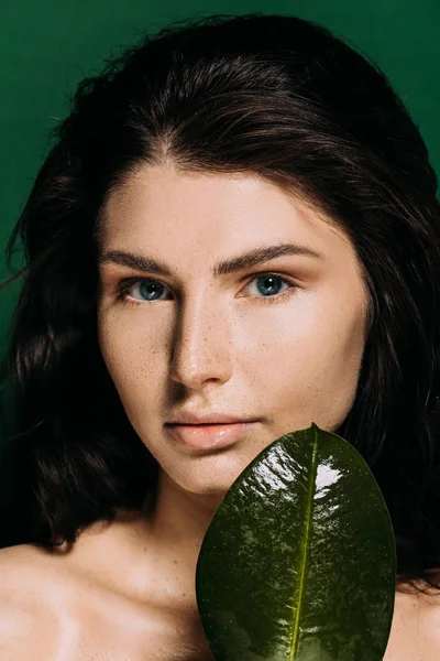 Portrait Beautiful Tender Girl Freckles Face Posing Leaf Isolated Green — Stock Photo, Image