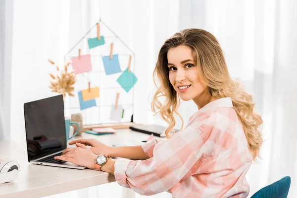 Charming Curly Woman Using Laptop Blank Screen Workplace — Stock Photo, Image