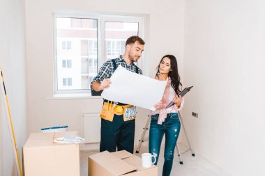 neşeli tamirci holding blueprint çekici istemci yakınındaki