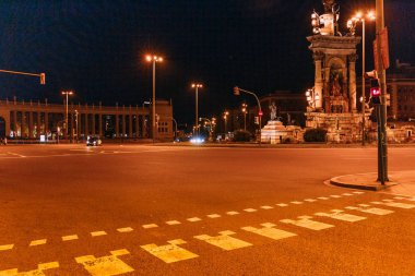 Barcelona, İspanya - 28 Aralık 2018: gece sahne güzel Plaza de Espana, en güzel bir sınır taşı-in şehir