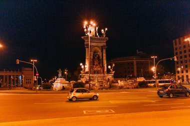 Barcelona, İspanya - 28 Aralık 2018: güzel Plaza de Espana, gece ünlü Kent Meydanı