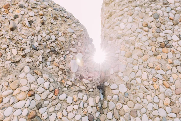 五颜六色的手工石墙在明亮的阳光下 巴塞罗那 西班牙 — 图库照片