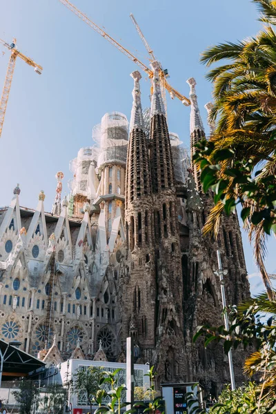 Barcelona, İspanya - 28 Aralık 2018: seçici odak tapınak Expiatori de la Sagrada Familia Antoni Gaudi tarafından inşa Barselona ' nın en ünlü yapılarından biri