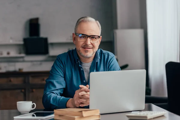 Cheerful Man Glasses Sitting Laptop Home — Stock Photo, Image