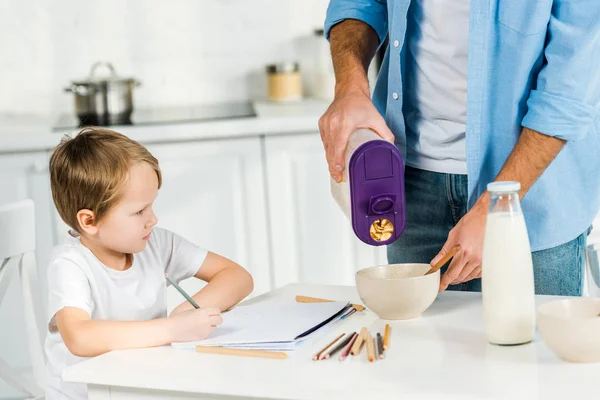 Father Pouring Cereal Bowl While Preschooler Son Drawing Breakfast Morning — Stock Photo, Image