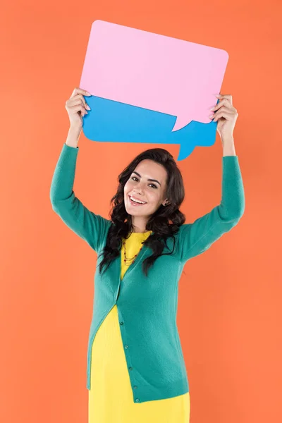 Femme Enceinte Excitée Tenant Des Bulles Élocution Isolées Sur Orange — Photo