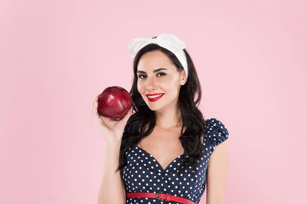 Mujer Morena Con Estilo Vestido Lunares Sosteniendo Manzana Roja Madura — Foto de Stock