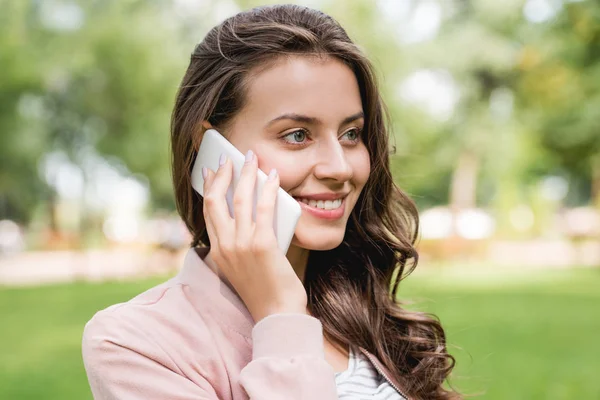 Cheerful Young Woman Talking Smartphone Park — Stock Photo, Image