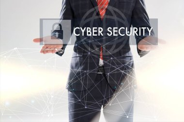 işadamı, siber güvenlik illüstrasyon önünde elleriyle işaret takım elbiseli görünümünü kırpılmış 