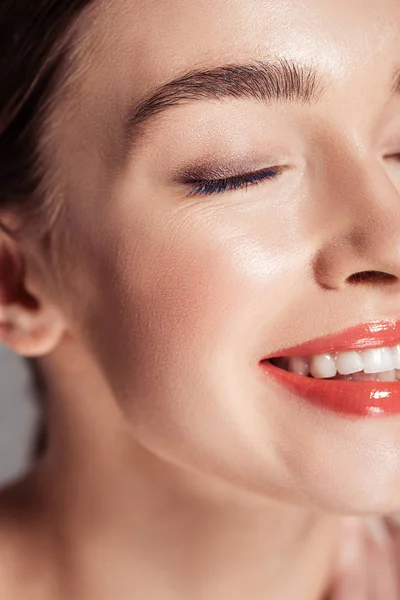 Retrato Hermosa Chica Sonriente Con Maquillaje Moda Labios Coral —  Fotos de Stock