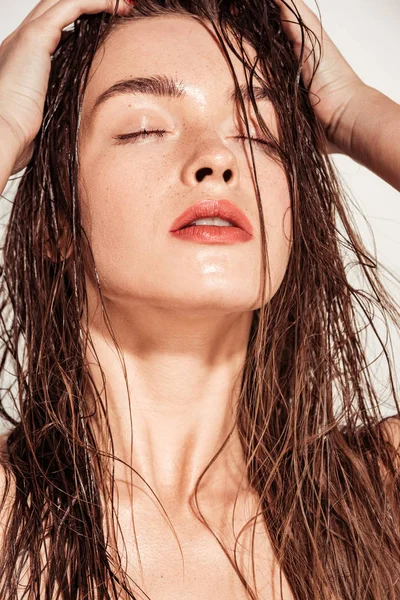 Beautiful Girl Coral Lips Hands Head Wet Hair Posing Isolated — Stock Photo, Image