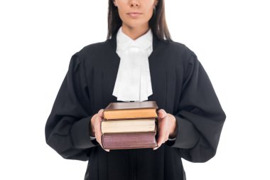 Ciddi yargıç görünümünü üzerinde beyaz izole kitap tutan yargı elbise içinde kırpılmış