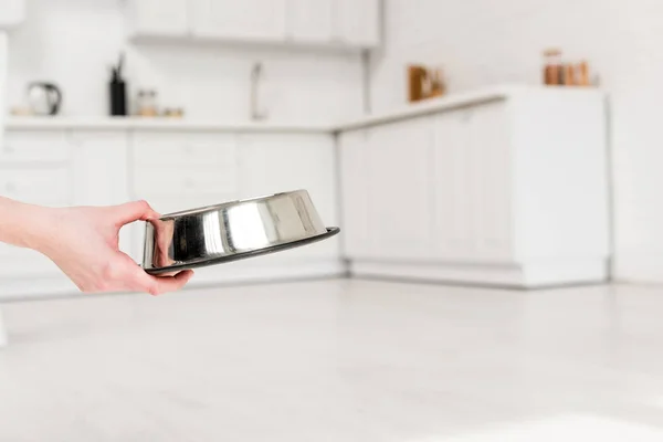 Cropped View Adult Woman Holding Metal Bowl Kitchen — Stock Photo, Image