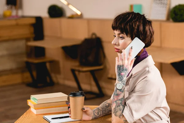 Pretty Businesswoman Talking Smartphone While Sitting Table Cafe — Stock Photo, Image