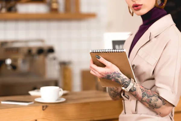 Partial View Businesswoman Holding Notebook While Standing Bar Counter — Stock Photo, Image