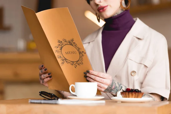 Partial View Businesswoman Holding Menu While Sitting Table Cafeteria — Stock Photo, Image