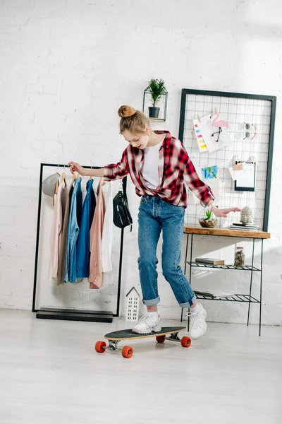 Full Length View Teenager Jeans Checkered Shirt Standing Longboard Bedroom — Stock Photo, Image