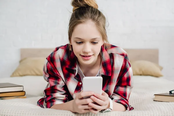 Smiling Teenager Checkered Shirt Lying Bed Using Smartphone — Stock Photo, Image