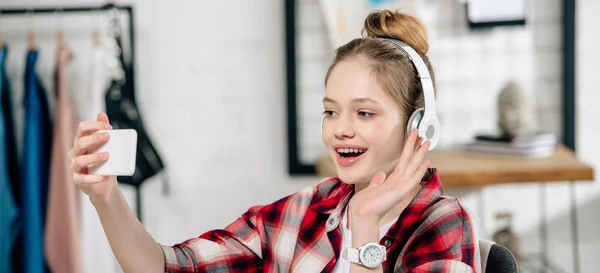 Panorama Shot Teenager Headphones Waving Hand Video Call — Stock Photo, Image