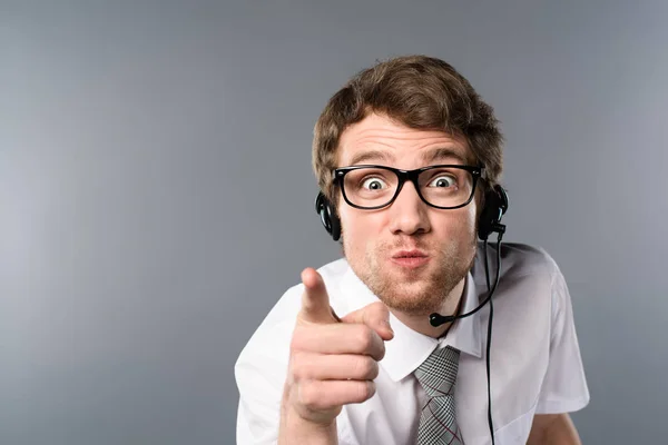Angry Call Center Operator Headset Glasses Pointing Finger Camera — Stock Photo, Image