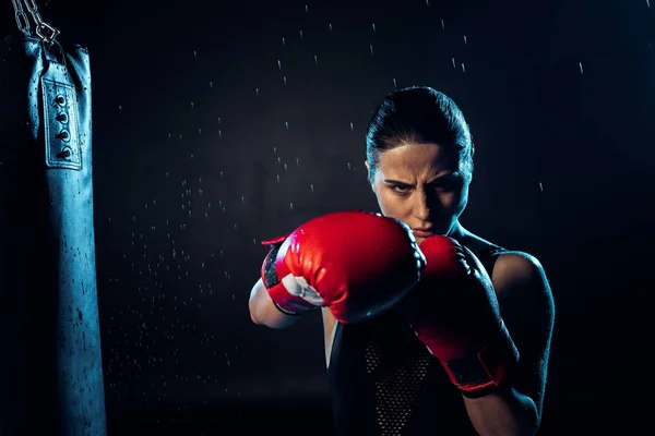 Concentrated Boxer Red Boxing Gloves Standing Water Drops Black — Stock Photo, Image