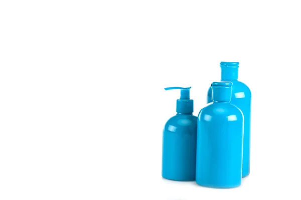 Frascos Cosméticos Azules Con Spray Tapas Aisladas Blanco — Foto de Stock