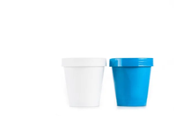 Witte Blauwe Plastic Cups Geïsoleerd Wit — Stockfoto