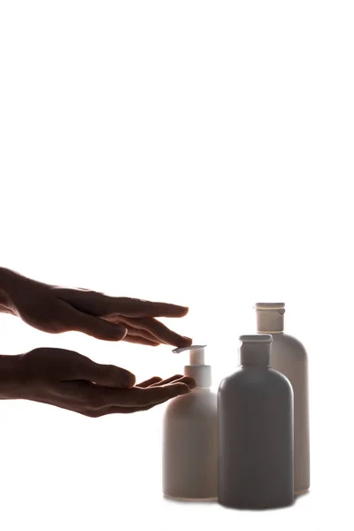 Обрезанный Вид Женщины Применяющей Крем Рук Изолированный Белом — стоковое фото