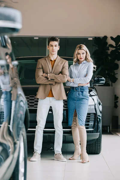 Handsome Man Beautiful Blonde Girl Standing Crossed Arms Car Showroom — Stock Photo, Image