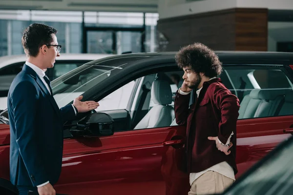 Car Dealer Showing Red Automobile Curly Man — Stock Photo, Image