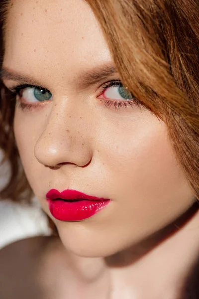 Portrait Beautiful Young Redhead Woman Red Lips Looking Camera — Stock Photo, Image