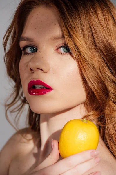 Beautiful Redhead Girl Red Lips Holding Lemon Posing Isolated Grey — Stock Photo, Image