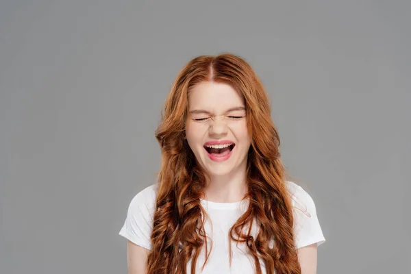 Beautiful Redhead Girl Eyes Closed Yelling Isolated Grey Copy Space — Stock Photo, Image