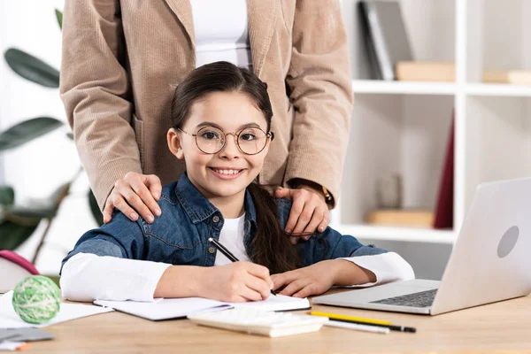 Cropped View Mother Putting Hands Shoulders Happy Kid Office — Stock Photo, Image