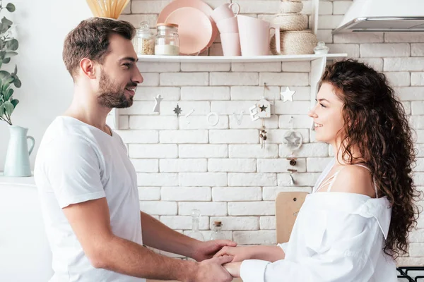 Smiling Couple Holding Hands Looking Each Other Kitchen — Stock Photo, Image