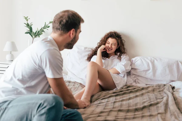 Loving Couple Looking Each Other Bed — Stock Photo, Image