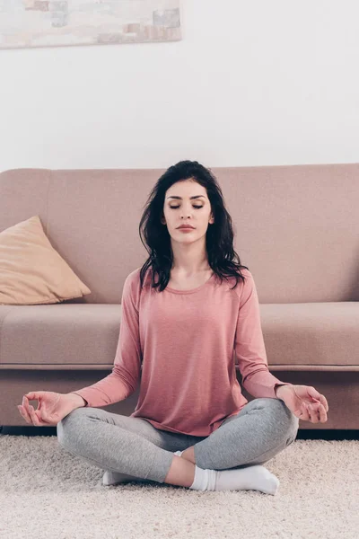 Beautiful Woman Eyes Closed Lotus Pose Practicing Meditation Living Room — Stock Photo, Image