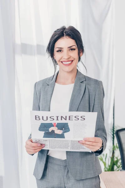 Beautiful Businesswoman Suit Holding Newspaper Looking Camera Office — Stock Photo, Image