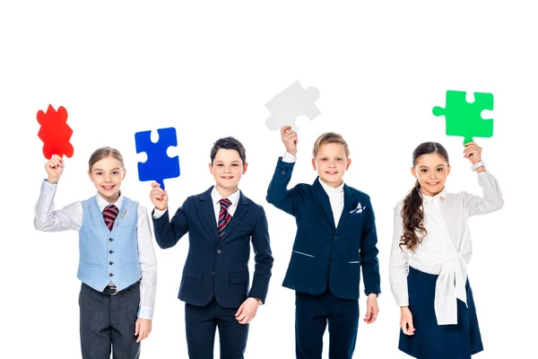 Glückliche Kinder Formeller Kleidung Die Puzzleteile Isoliert Auf Weiß Halten — Stockfoto