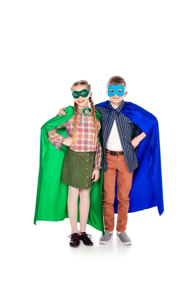 Kinderen Superheld Kostuums Maskers Met Handen Heupen Wit — Stockfoto