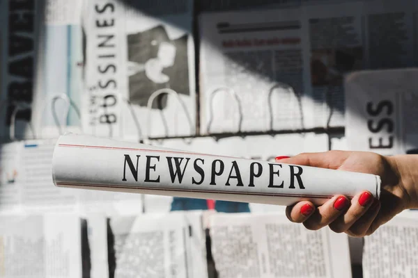 Cropped View Woman Holding Daily Print Newspaper — Stock Photo, Image