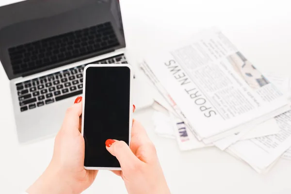 Selective Focus Woman Holding Smartphone Blank Screen Laptop Newspapers — Stock Photo, Image