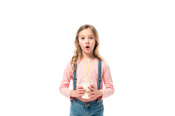 Visão Frontal Criança Chocada Segurando Milkshake Isolado Branco — Fotografia de Stock