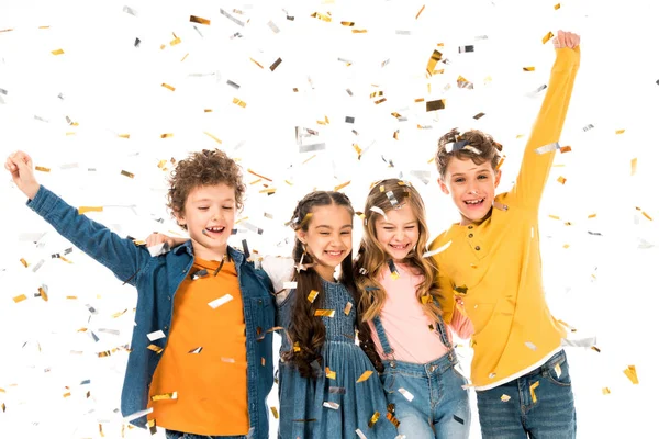 Vier Gelukkige Kinderen Zwaaien Handen Onder Confetti Geïsoleerd Wit — Stockfoto