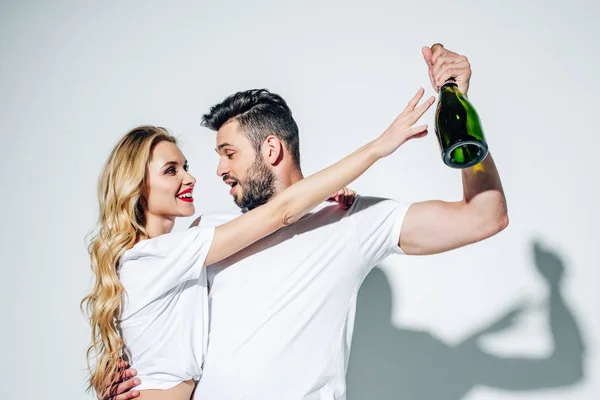 Feliz Joven Mujer Mirando Botella Champán Mano Hombre Guapo Blanco — Foto de Stock