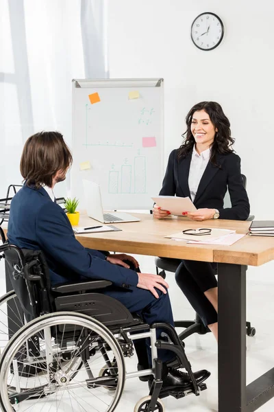 Happy Recruiter Looking Disabled Man While Holding Documents Smiling Office — Stock Photo, Image