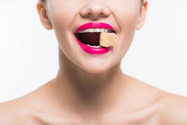 Vista Cortada Mulher Alegre Comendo Cubo Açúcar Isolado Branco — Fotografia de Stock