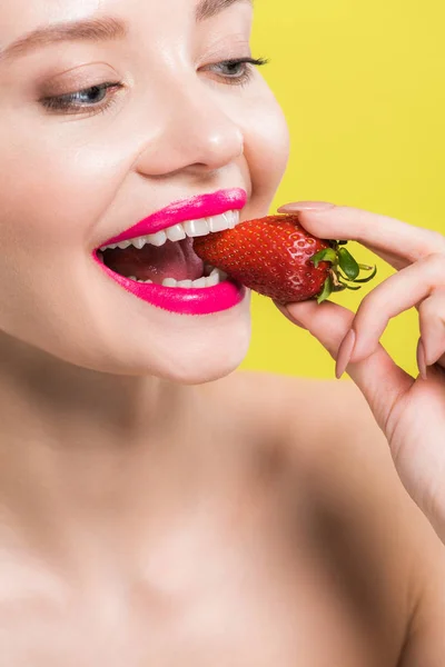 Happy Naked Woman Eating Tasty Strawberry Isolated Yellow — Stock Photo, Image