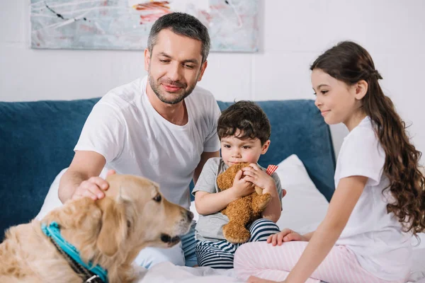 Selective Focus Man Touching Golden Retriever Kids Home — Stock Photo, Image