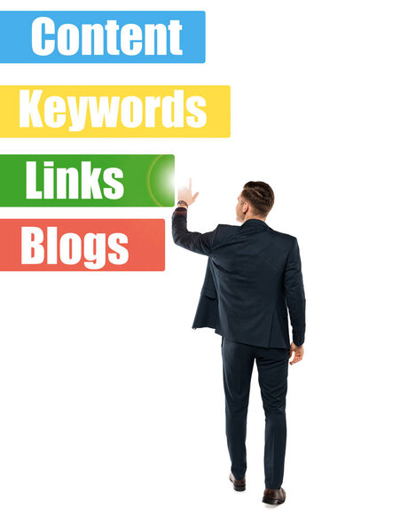 Вид сзади человека, указывающего пальцем на звенья, наклоняющиеся, стоя на белом
 